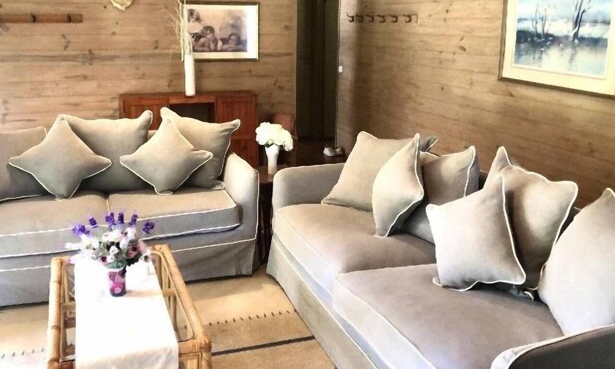 Cowes Cottage | Cherub Cottage | Romantic Spa Retreat Near Penguins & Whale Watching