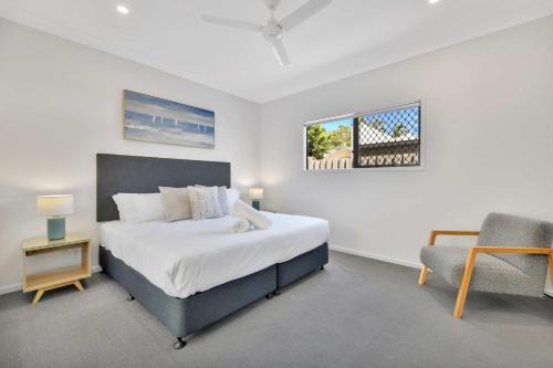 Scarborough House | Chic Family Friendly 4BR Retreat Near Redcliffe