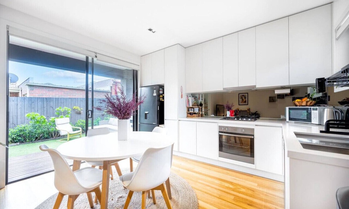 Preston House | Chic modern home with private backyard and carpark