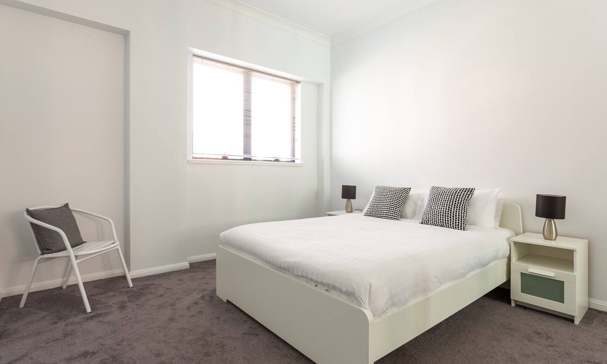 Darling Harbour Apartment | Chic Unit with Rooftop Terrace near Sights & Shops