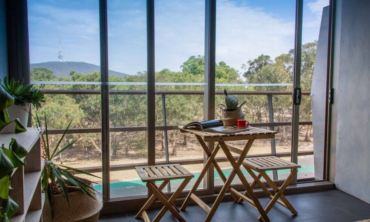 City West Apartment | City apartment with Mountain views - NISHI