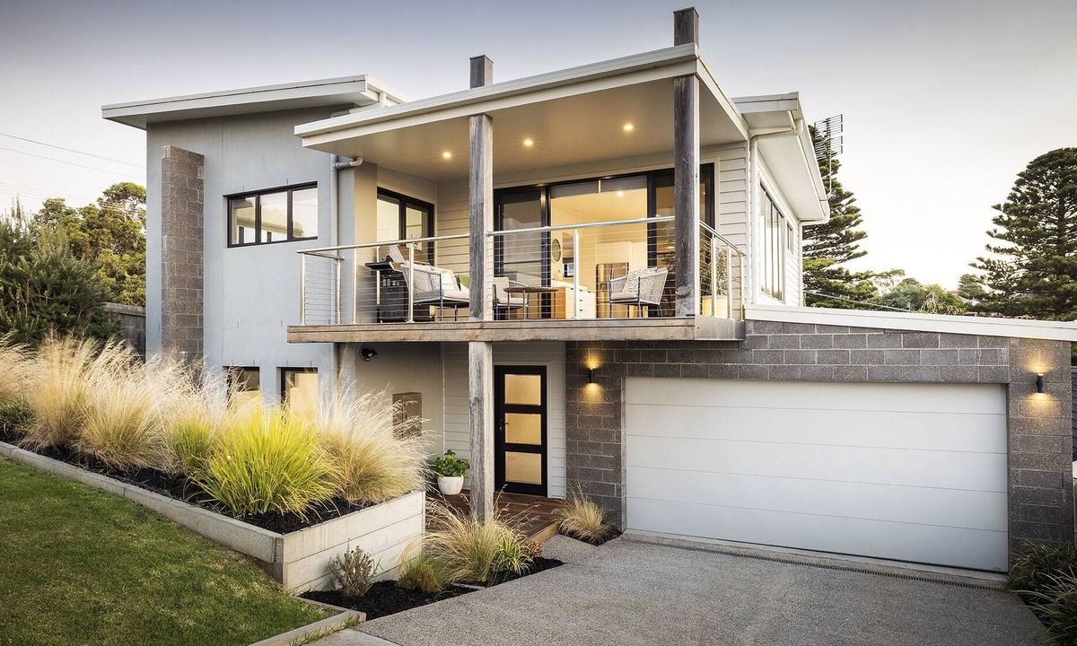 Warrnambool House | City Views on Williams. Luxurious Townhouse with free Wifi & Netflix