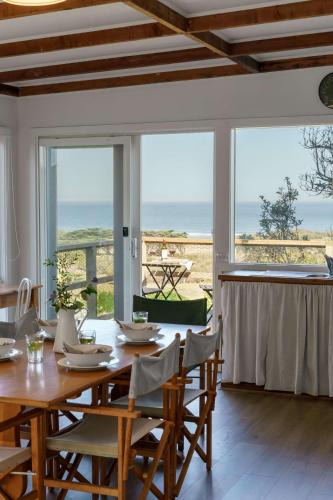 Flinders House | Cleversley Cottage - Ocean Views Pets Golf