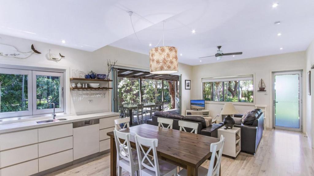 Pearl Beach House | Coastal Chic Holiday Cottage