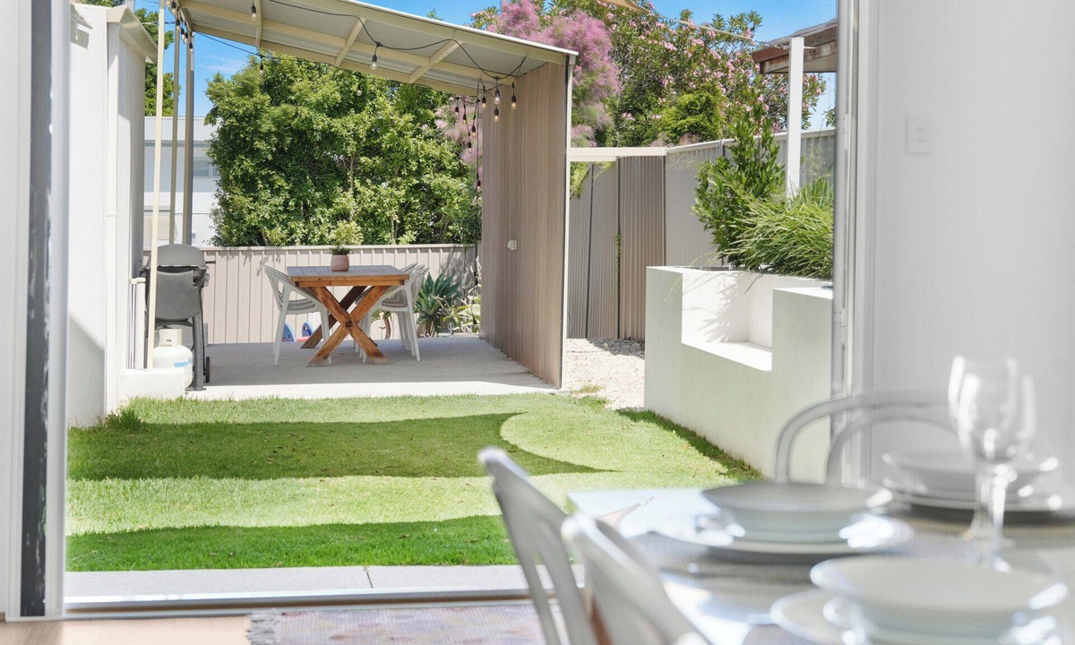 Doubleview House | Coastal Comfort Escape | Spacious Family Stay | Close to Beach