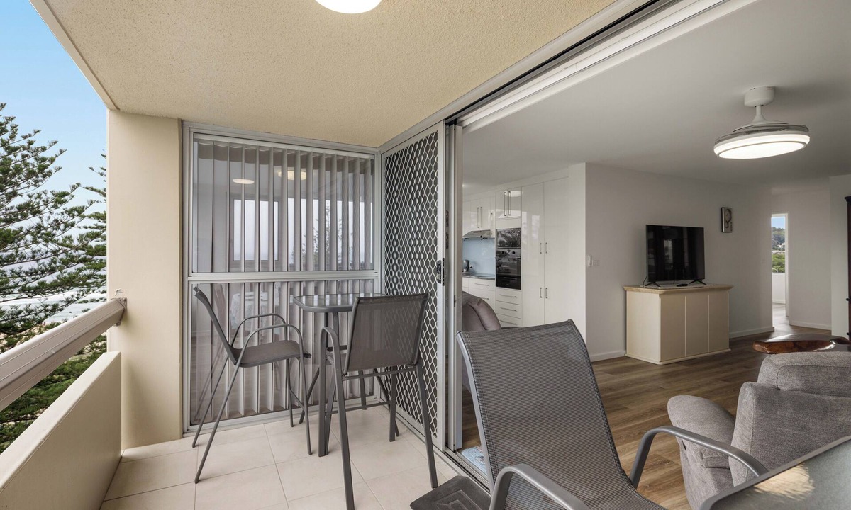 Burleigh Heads Apartment | Coastal Comfort with Ocean Views
