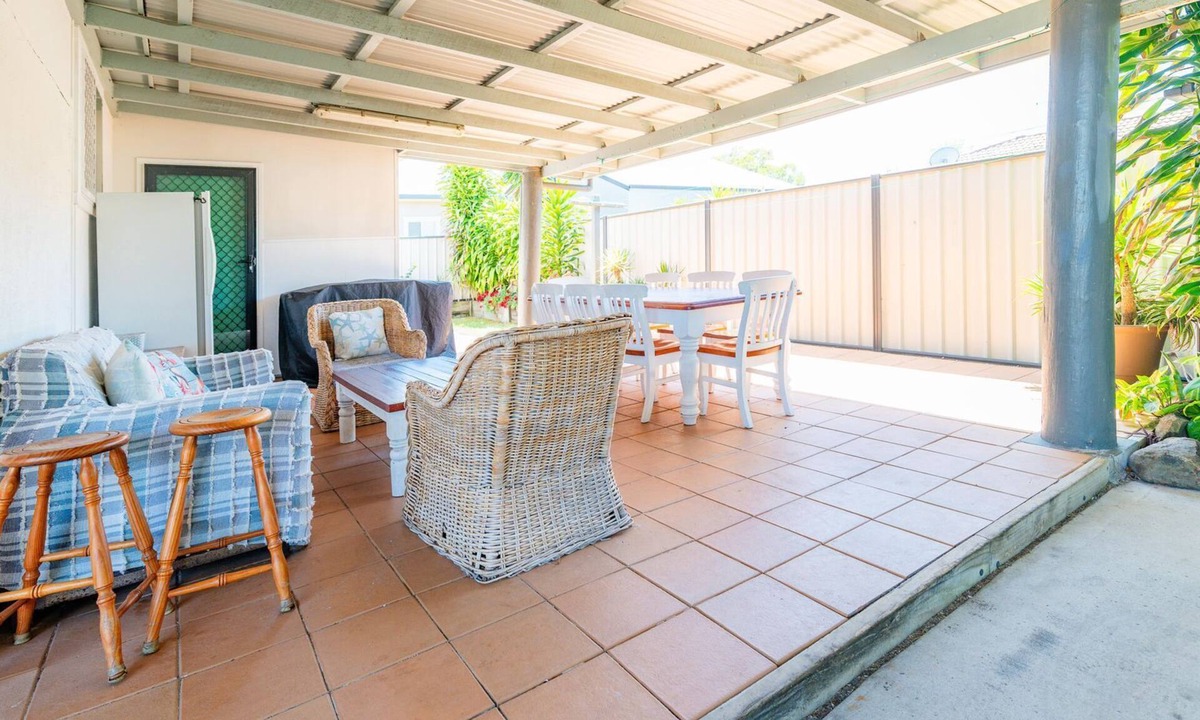 South Evans Head House | Coastal cottage with BBQ, WiFi, sunroom, parking & boat space, walking distance to RSL