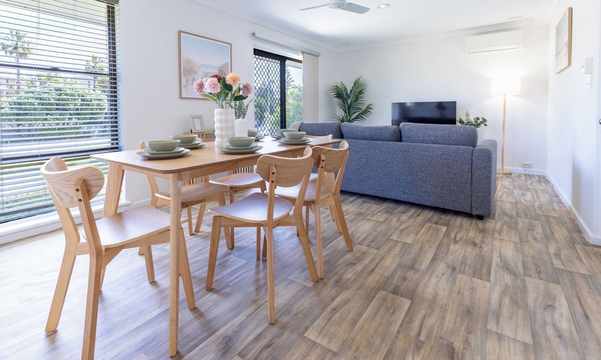 Scarborough Villa | Coastal Family Retreat - Walk to Scarborough Beach