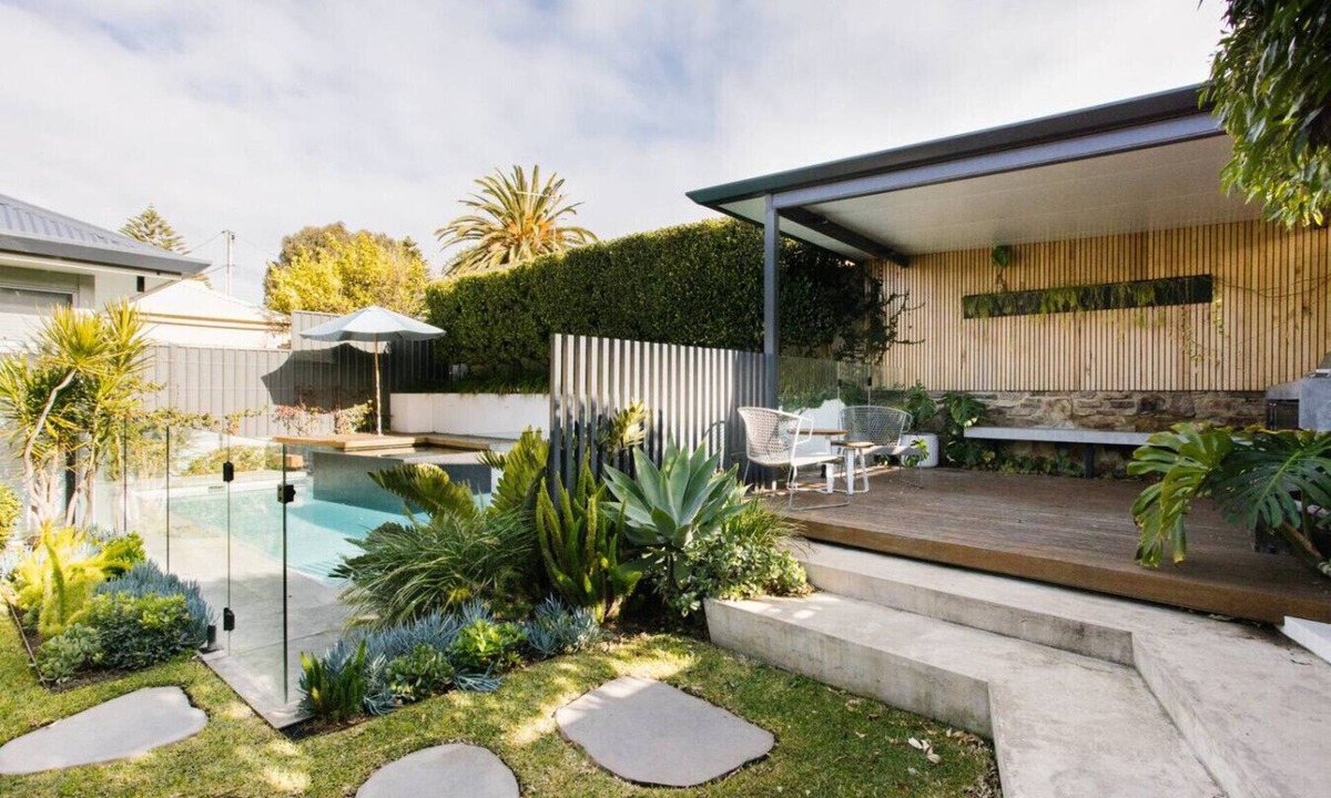 West Beach House | Coastal Gem - Beach I Airport I Shopping