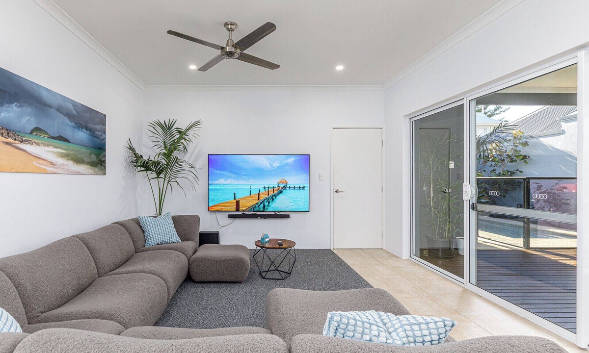 Hillarys House | Coastal Home | Heated Pool | Flexible Stay