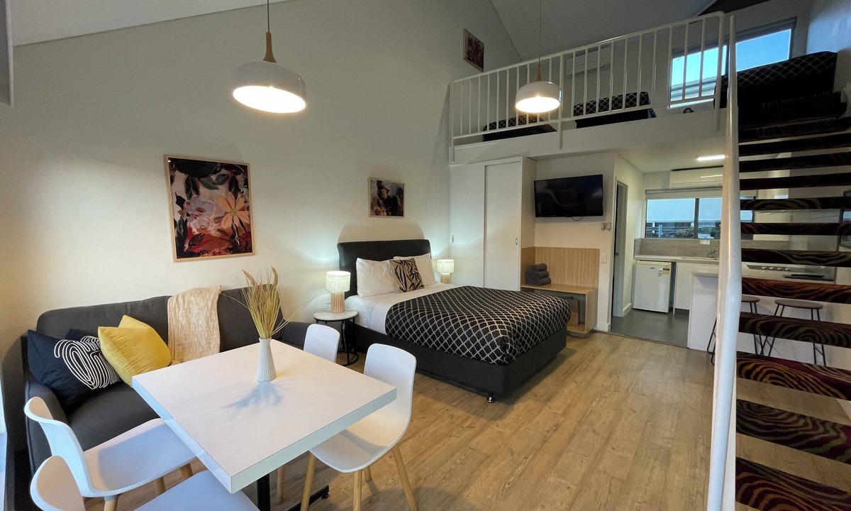Apollo Bay Hotel | Coastal Motel