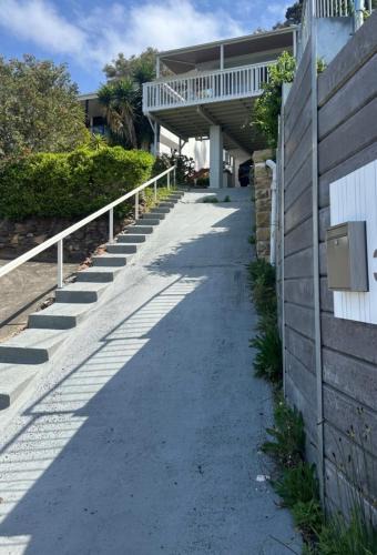 Tascott House | Coastal Retreat with Water Views