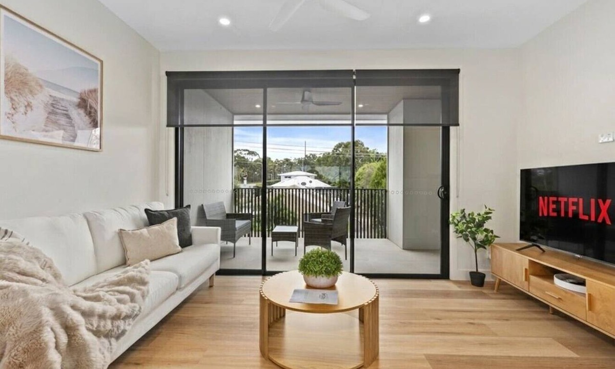Caloundra Villa | Coastal Townhouse | Minutes to Beaches & Cafés