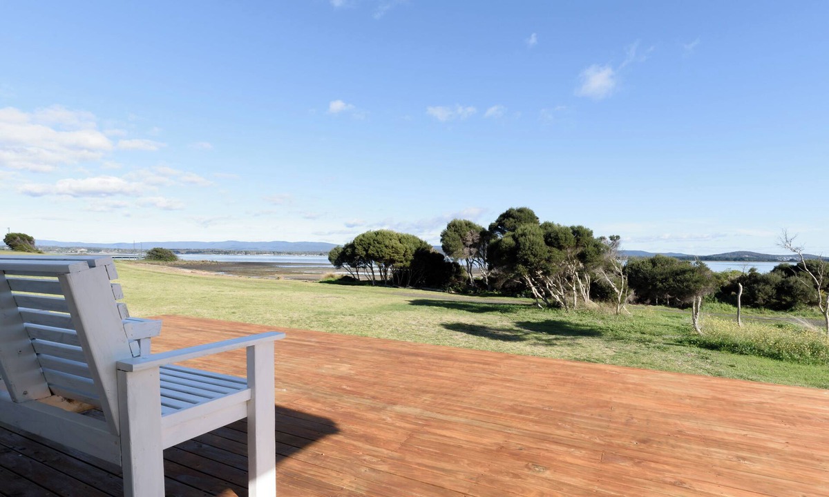 Low Head House | Coastal Views & Deckside Living