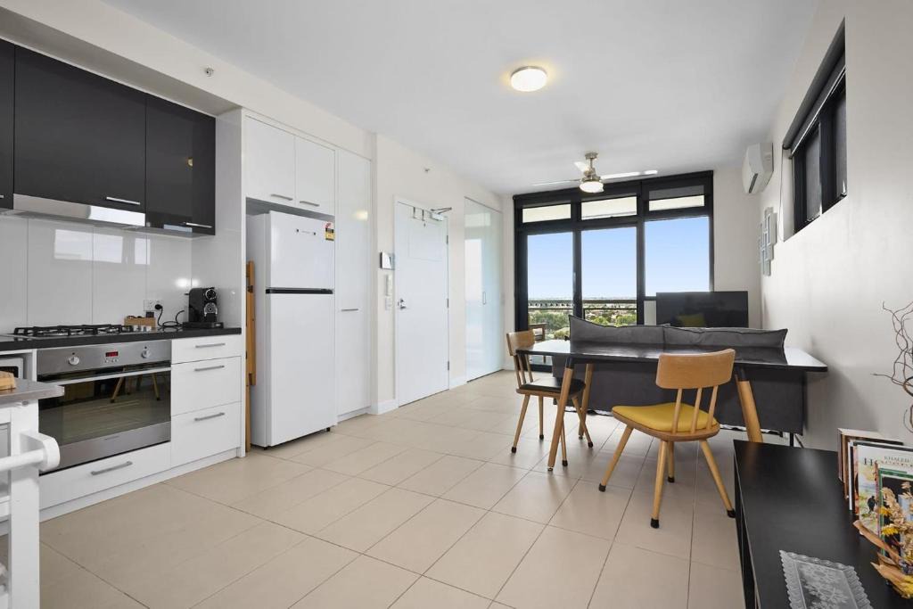 Coburg Apartment | Coburg Loft 270 Views Top Floor Retreat