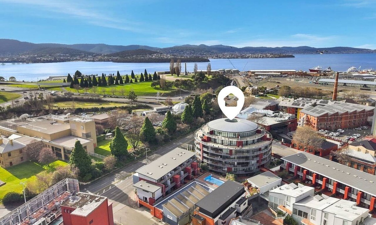 Hobart Central Business District Villa | Collins St Executive Stay