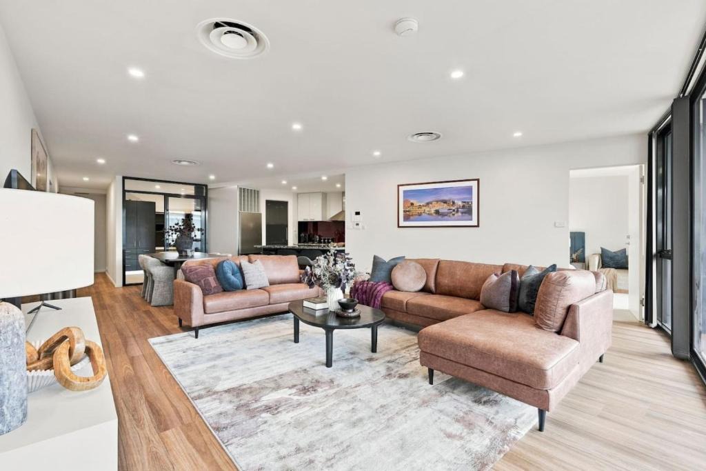Hobart Central Business District House | Collins St Executive Stay