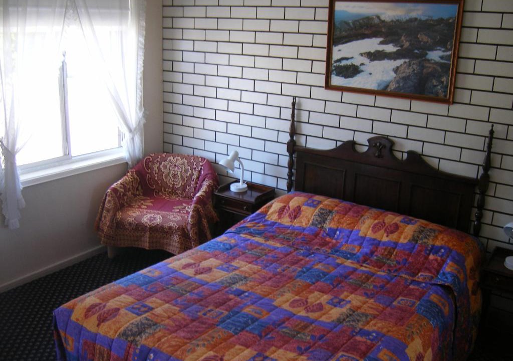 South Geelong Hotel | Colonial Lodge Motel