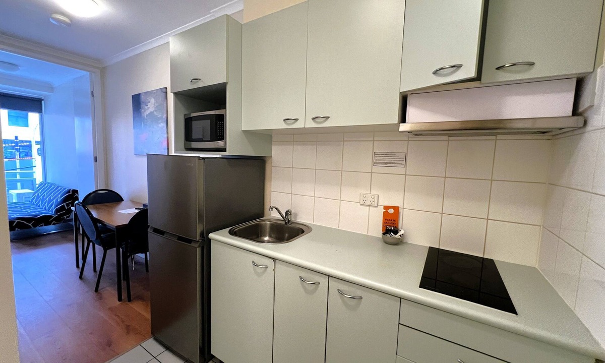 Carlton South Apartment | Comfortable 2BR CBD Stay for 4 | Free Wi-Fi