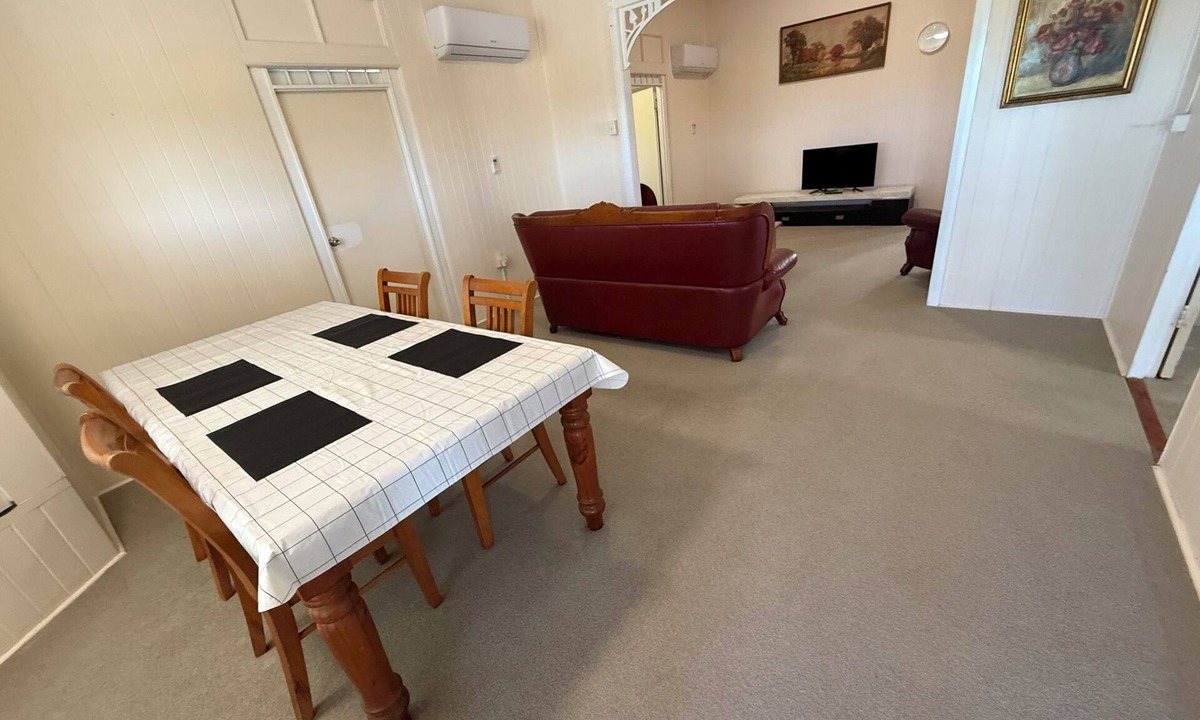 Bowen House | Comfortable and safety Queenslander home stay