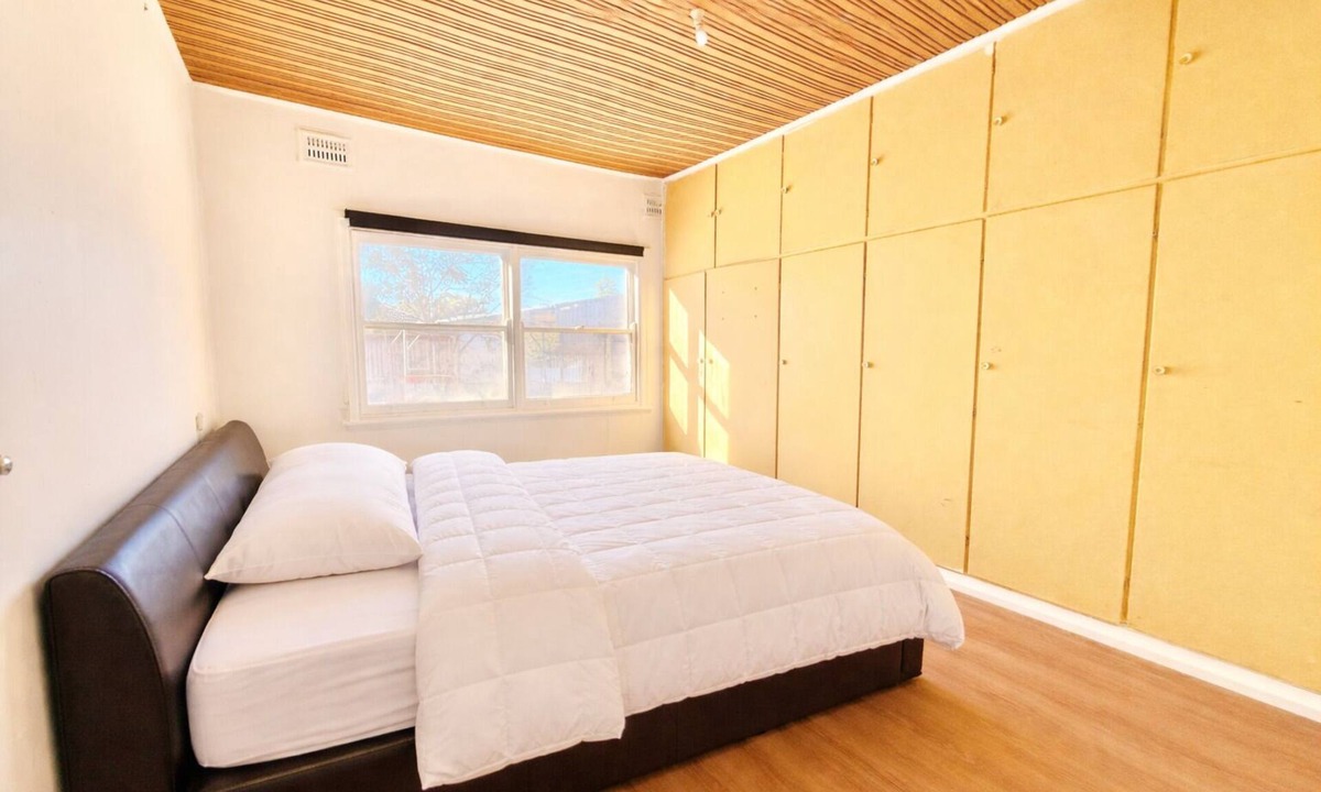 Kooringal House | Comfortable, Modern and Private Spacious Room Near Lake Albert - Pet Friendly