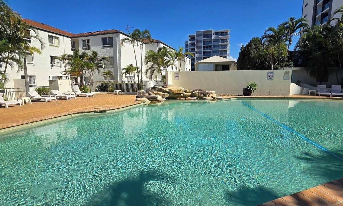 Southport Apartment | Comfy 1BR + Free Parking | Stroll to Parklands