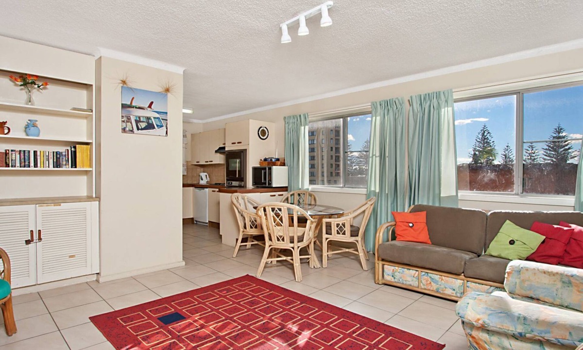 Coolangatta Apartment | Como Unit 5 Good value Two bedroom unit