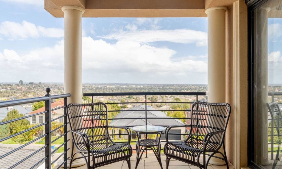 Narre Warren North House | Convenient location with panoramic view home in Narre Warren North
