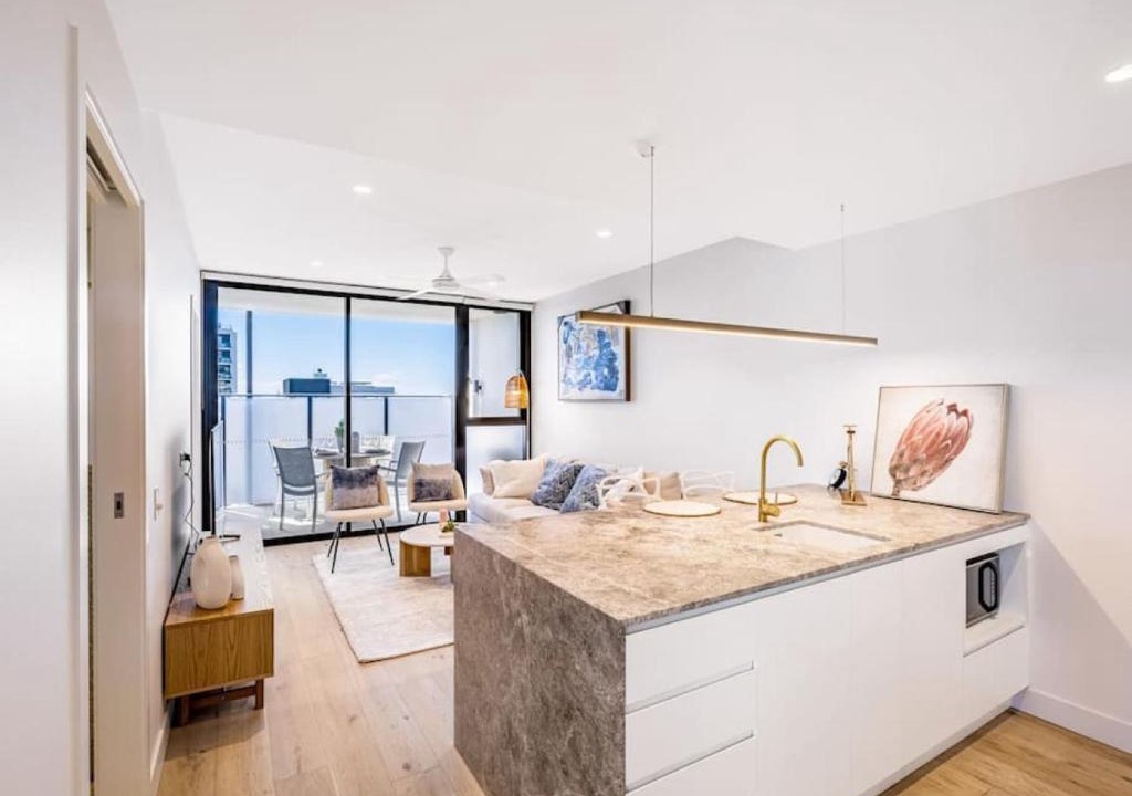 Milton Apartment | Conveniently located 2BR apt with rooftop pool at Milt