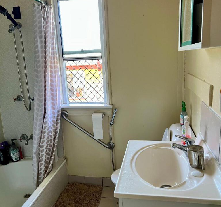 Carina Heights House | Conveniently located near Westfield Carindale
