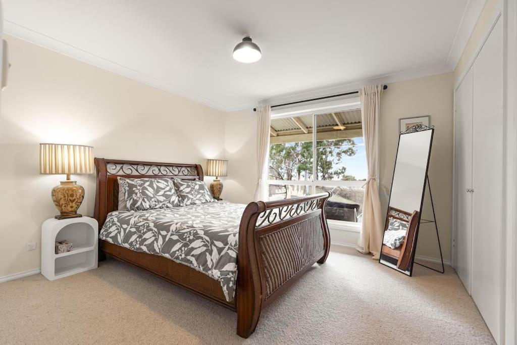 Oberon House | Cooinda, A 3 Bedroom Home Near Mayfield Garden