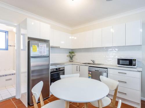 Corlette House | Copacabana 2 cute unit with water views from the balcony