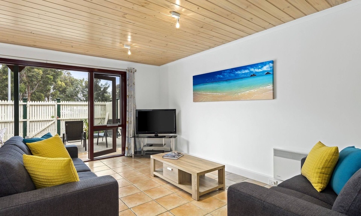 Lorne Apartment | Cora Lynn 3