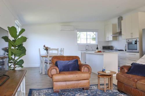 Cessnock House | Corner Cottage- Pool Table, WiFi, AC & Firepit