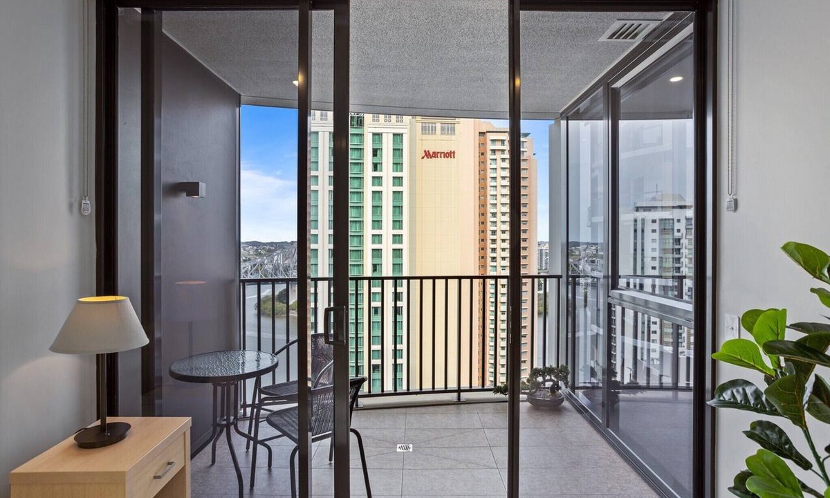 Brisbane Central Business District Apartment | Cosy 1-Bed with River Views, Pool, Gym & BBQ