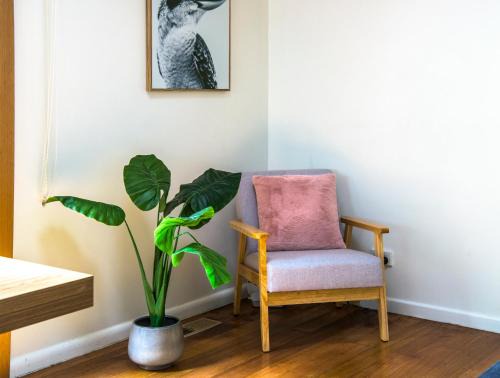 Olinda House | Cosy, central Olinda Camellia Cottage