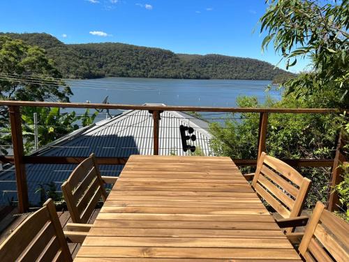 Cheero Point House | Cosy Cottage Above the Hawkesbury w/Jetty