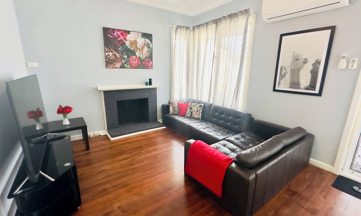 Balga House | Cosy house close to Perth CBD (12kms). Pet friendly!