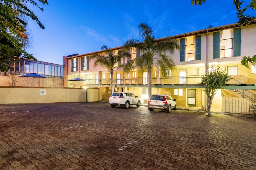 Cottesloe Hotel | Cottesloe Beach Chalets