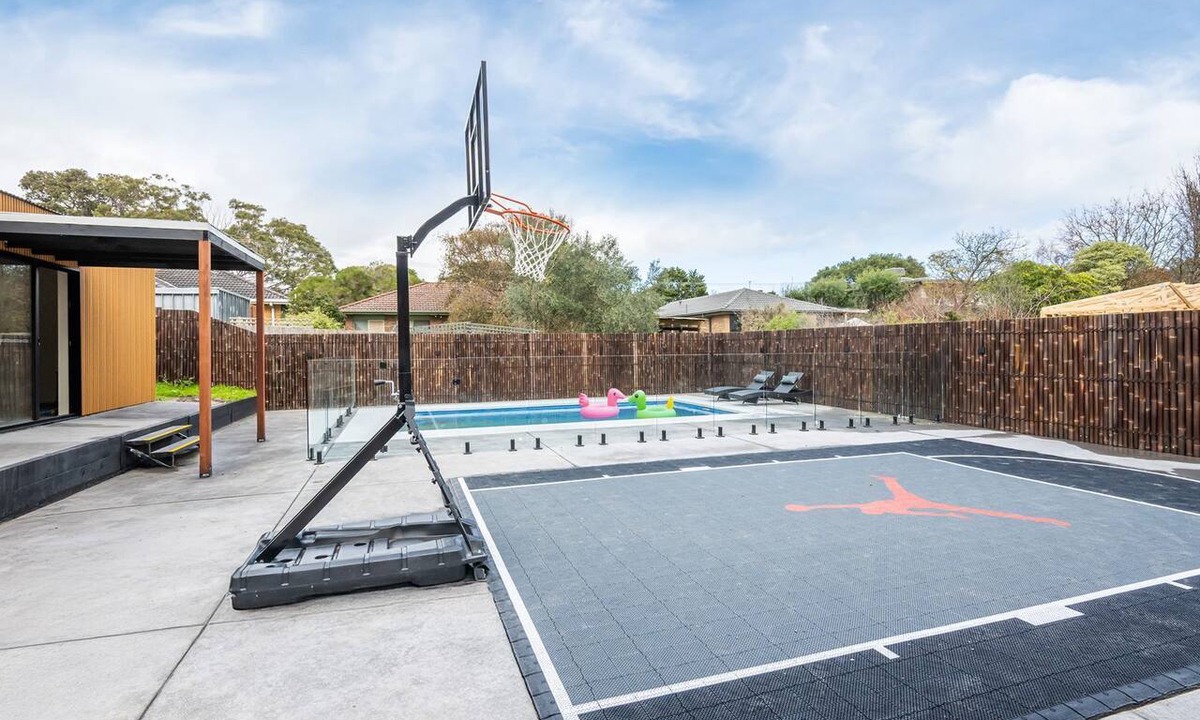 Rosebud House | Courtside Cabana | Pool, Basketball & Pet Friendly