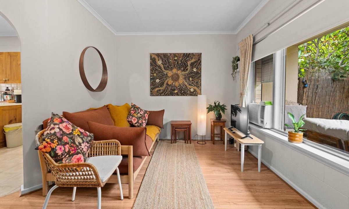 Mile End Apartment | Courtyard 2 Bed Apartment Mile End