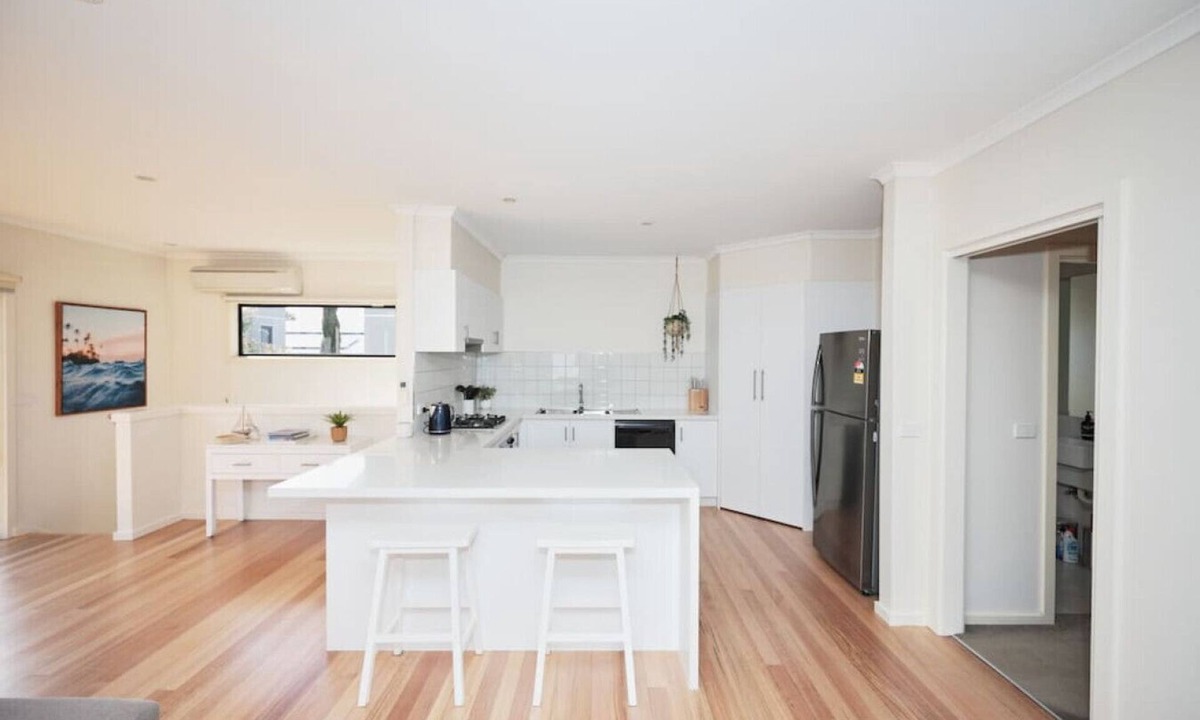 Torquay Villa | Cowrie Beach Haven- 600 meters to beach!