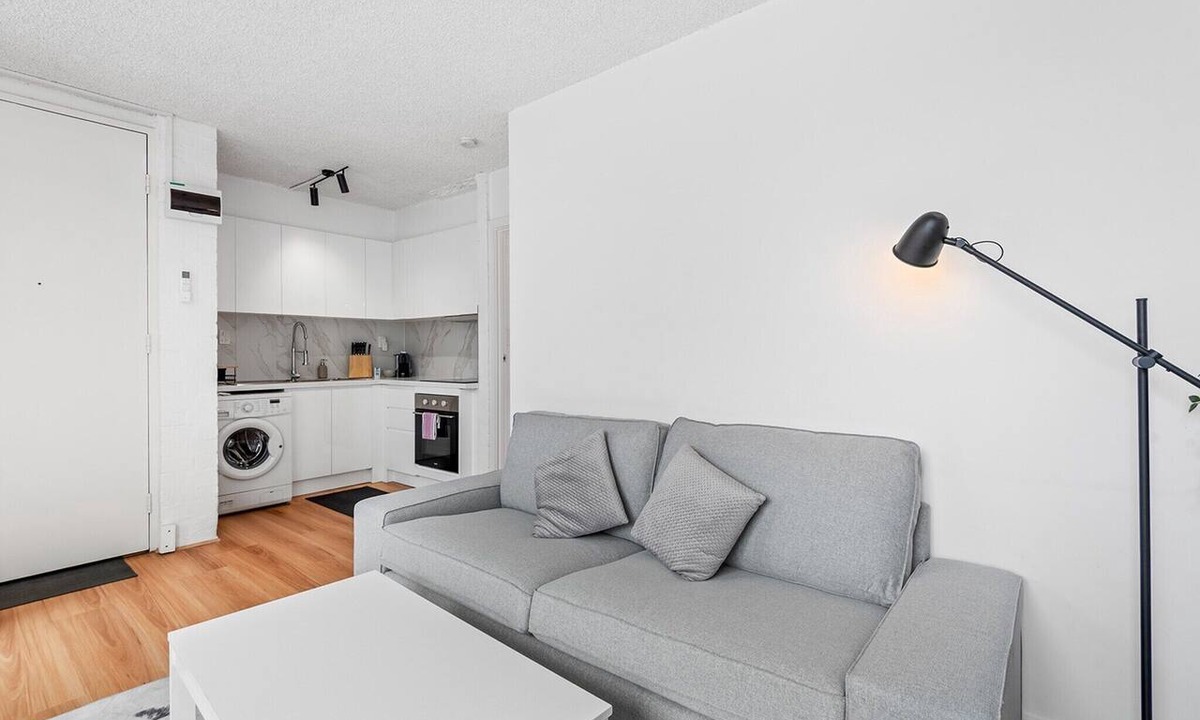 South Yarra Apartment | Cozy 1BR Stay in South Yarra with Parking & Wi-Fi