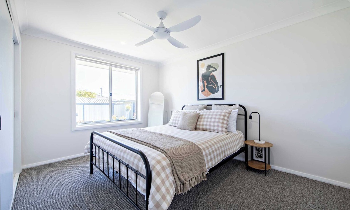 Dubbo House | Cozy Getaway - Modern Central Unit | Garden View