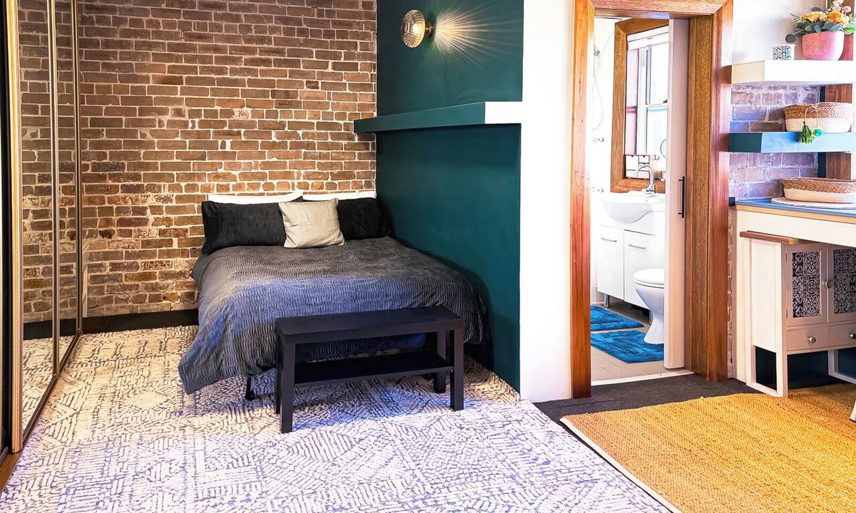 Darlinghurst Apartment | Cozy Suite | Walkable | Urban Simplicity