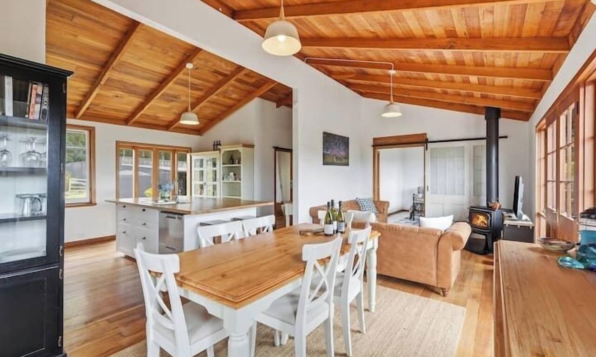Highcroft House | Crofters Rest: Light Filled Hideaway on Tasman Peninsula