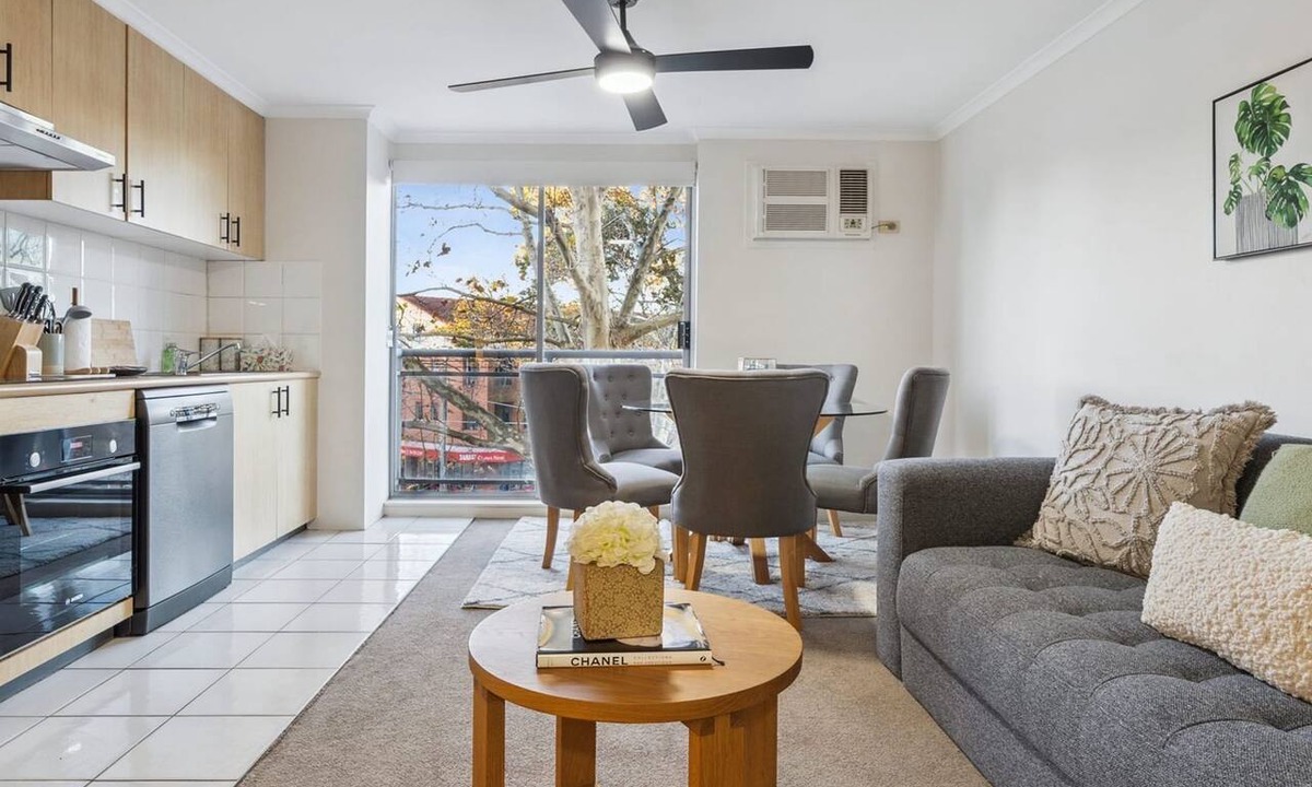 Crows Nest Apartment | Crows Nest Studio | Balcony, Bath & City Access
