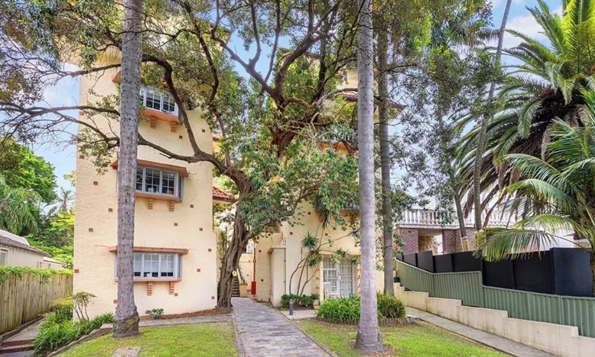Bondi Beach Apartment | Cute and quiet 1 BR + sofa bed close to Bondi Beach and shops