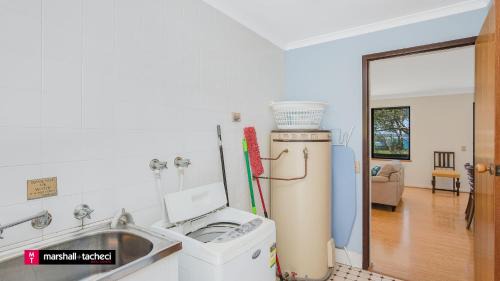 Barragga Bay House | Cuttagee Beach Cottage 1 - Tathra Bermagui Rd 3521