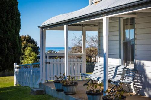 Eden House | Dar-el -Great Old World Charm, pet friendly home!